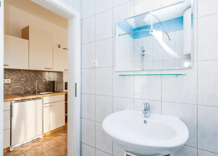 Lavanda Стариград-Пакленица